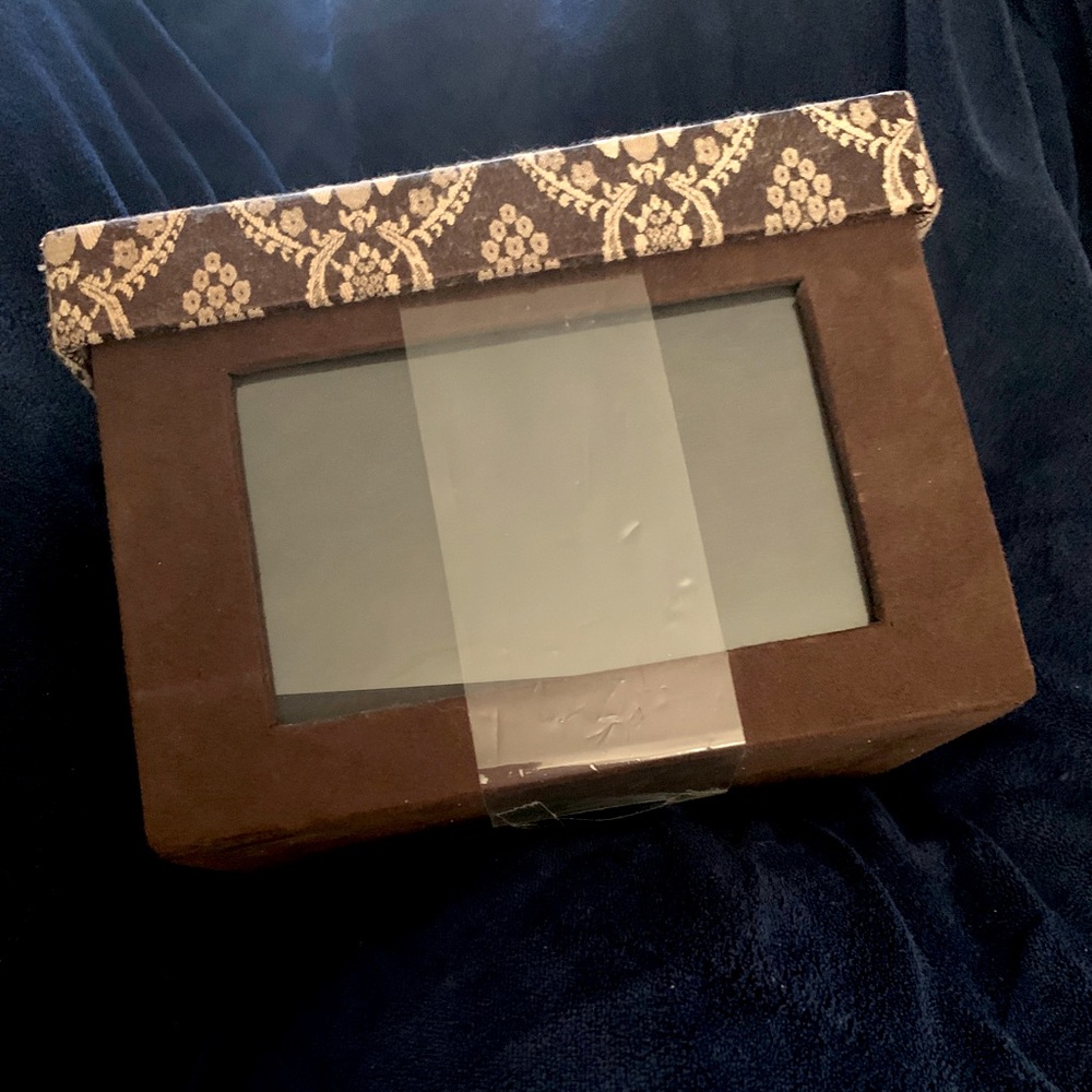 Aaron Brothers brown flourish pattern fabric photo album box